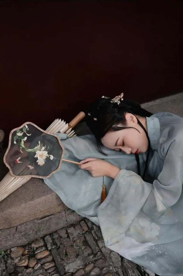 牛达人配资 为什么说，床头朝西是大忌？这是最好的解释